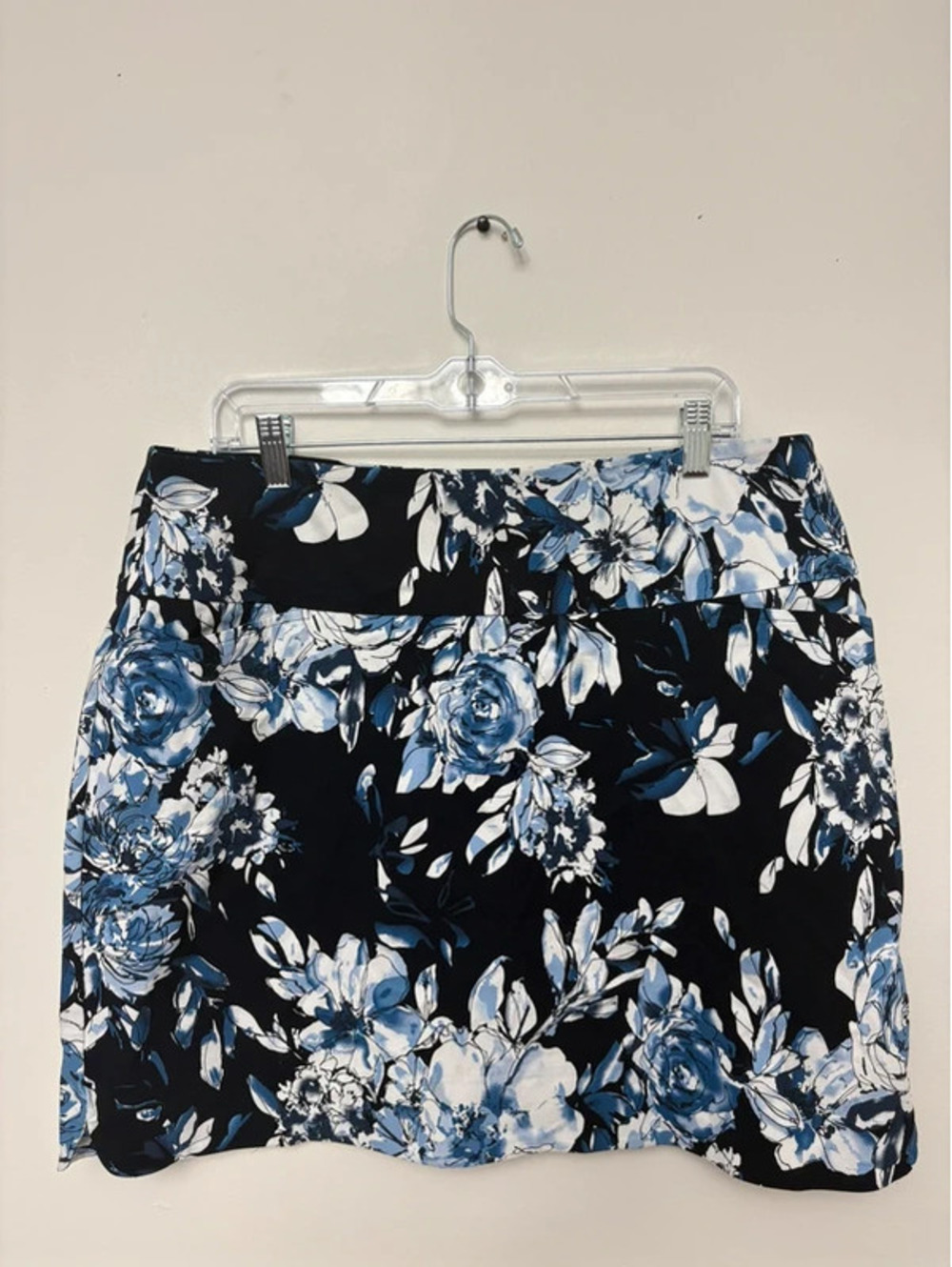 S.C. & Co. Blue Floral Skort Size XL